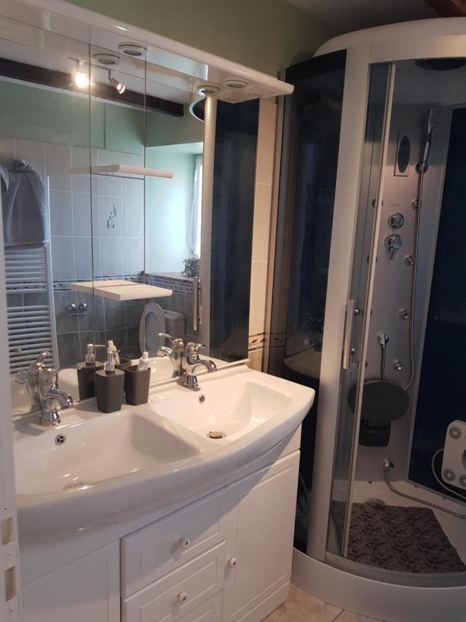 Le Pommier Chambre d'hote Clussais-la-Pommeraie Extérieur photo